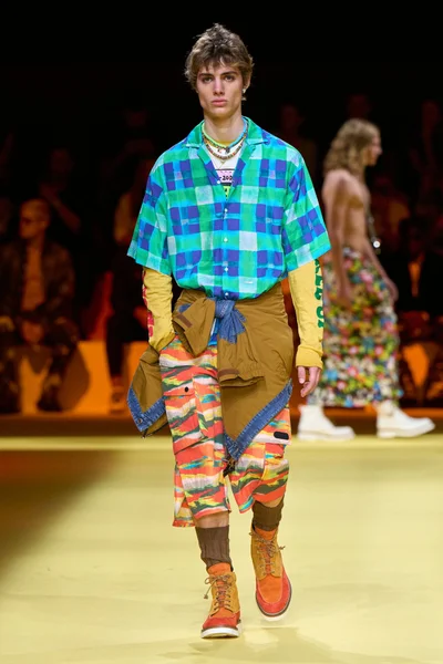 Look 24